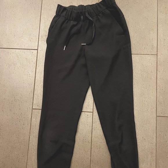 Lululemon womens on the fly joggers size 2 - Picture 3 of 5